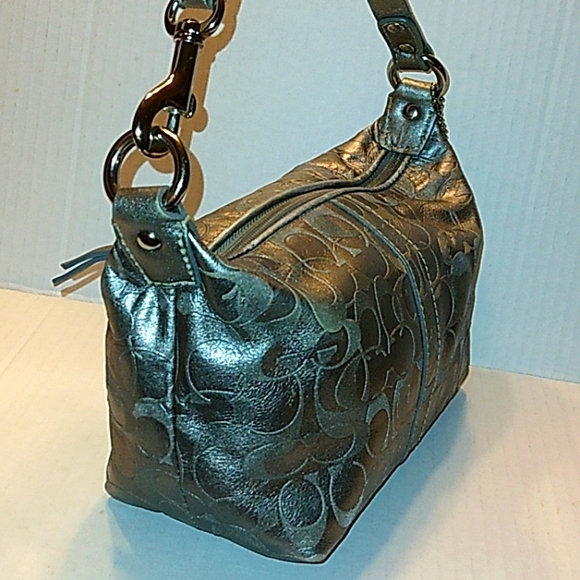 L@@K! Vintage & Rare COACH Metallic Silver Signature C embossed Demi Baguette - Picture 15 of 16